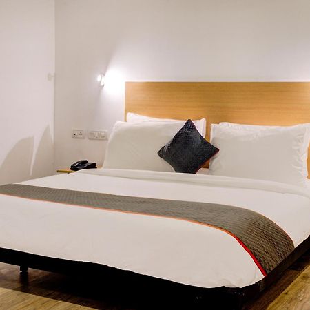 Hotel Qubic Near Igi Delhi Airport Új-Delhi Kültér fotó