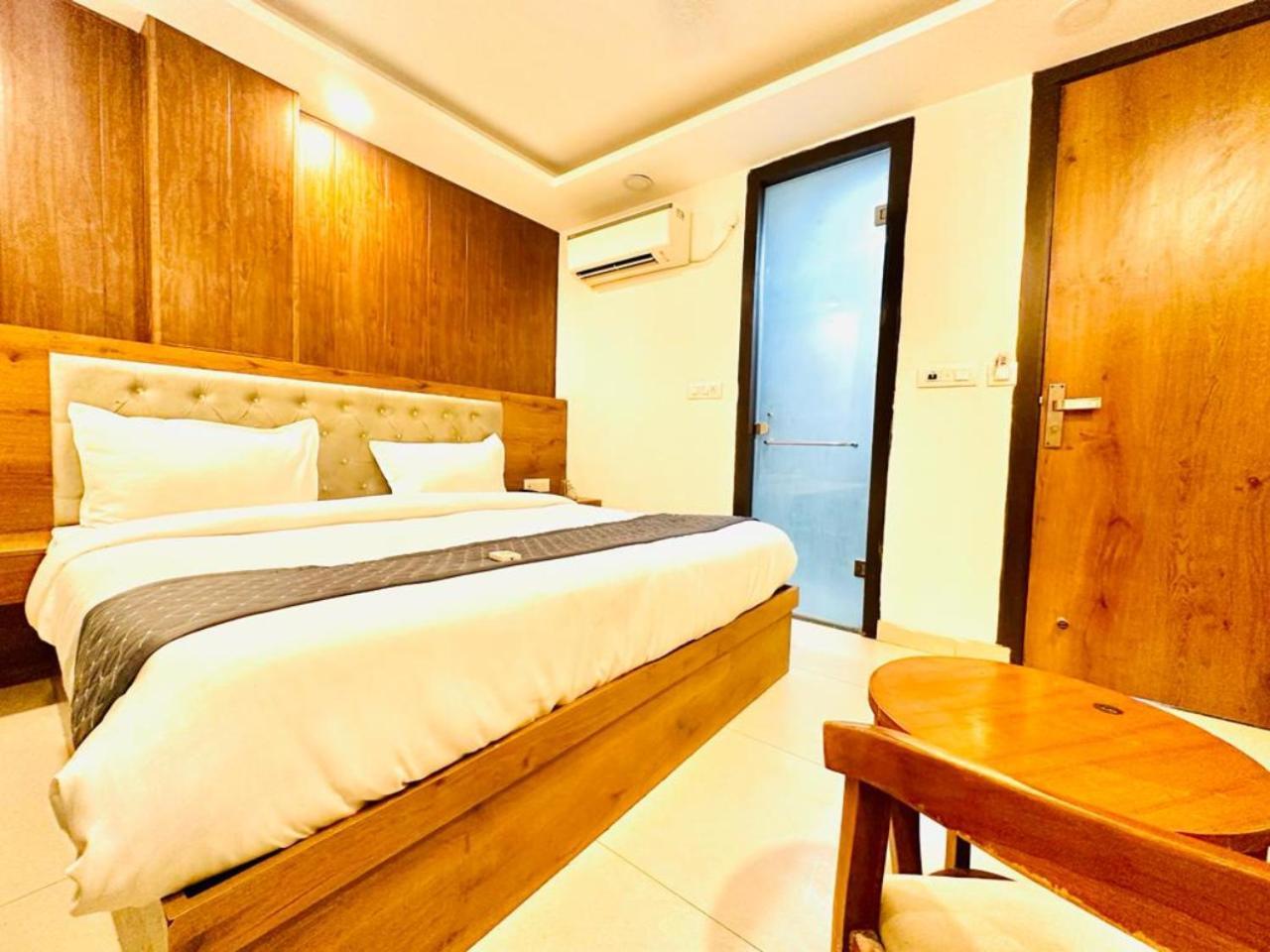 Hotel Qubic Near Igi Delhi Airport Új-Delhi Kültér fotó