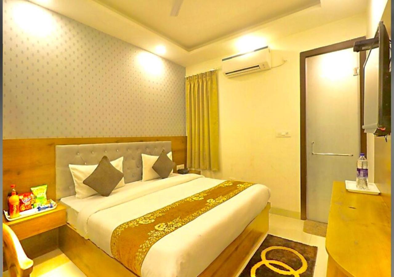 Hotel Qubic Near Igi Delhi Airport Új-Delhi Kültér fotó
