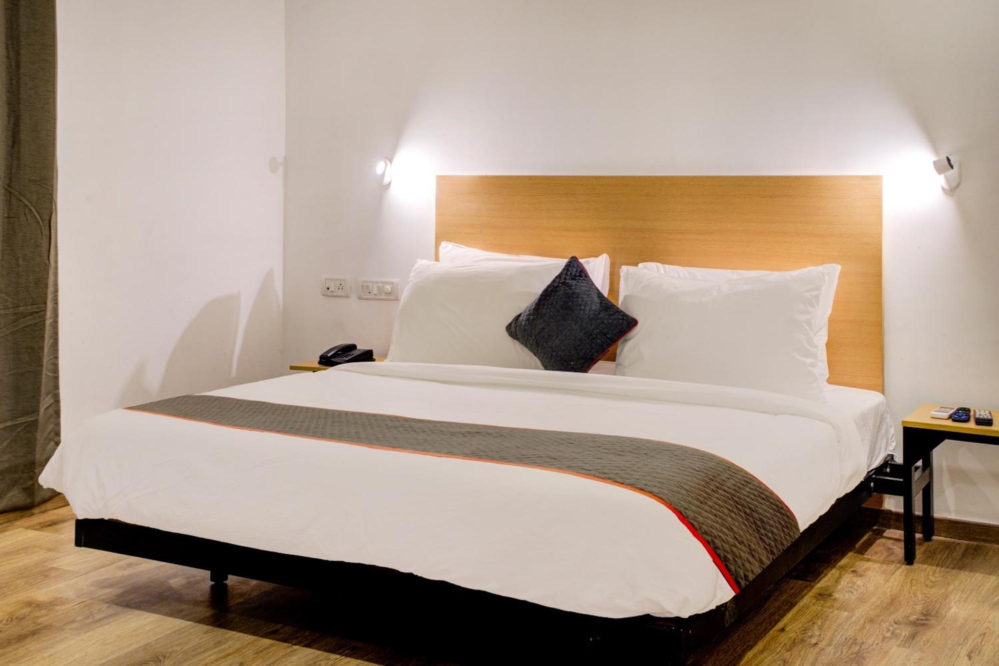 Hotel Qubic Near Igi Delhi Airport Új-Delhi Kültér fotó