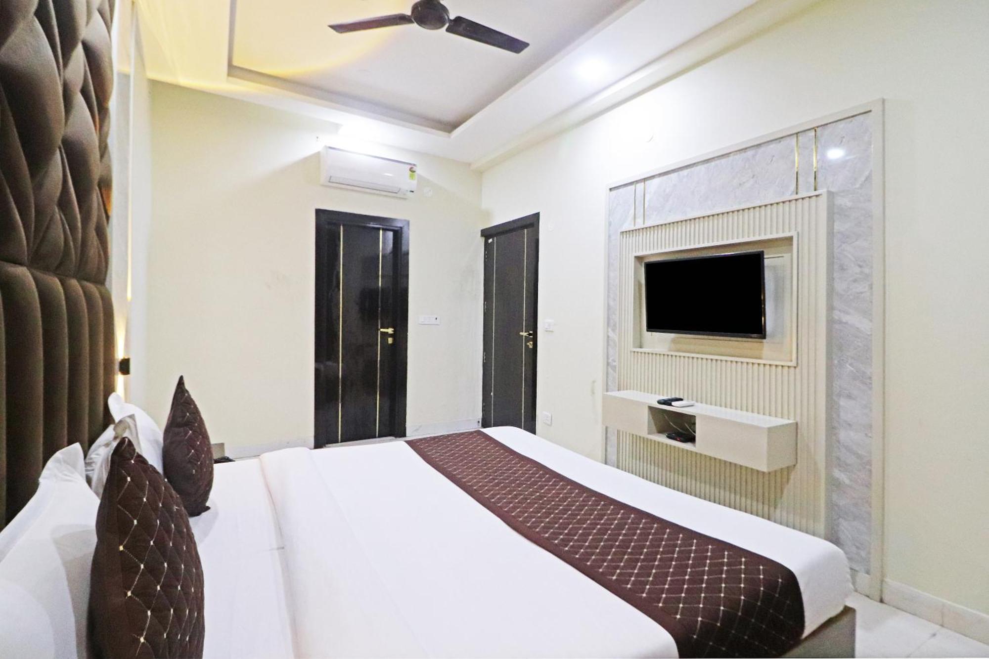 Hotel Qubic Near Igi Delhi Airport Új-Delhi Kültér fotó