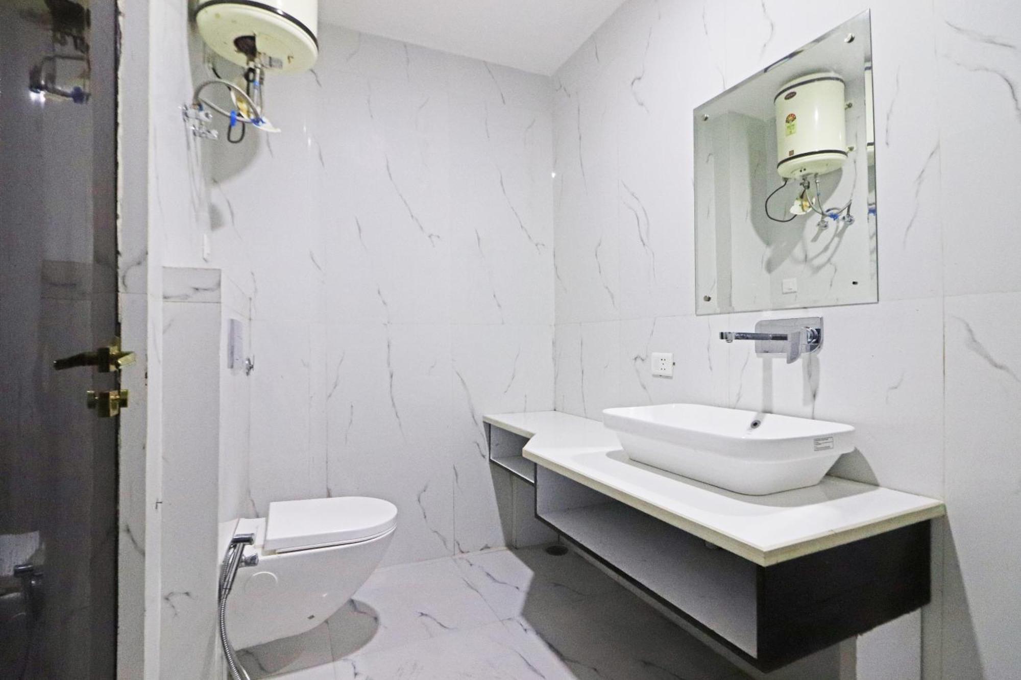 Hotel Qubic Near Igi Delhi Airport Új-Delhi Kültér fotó