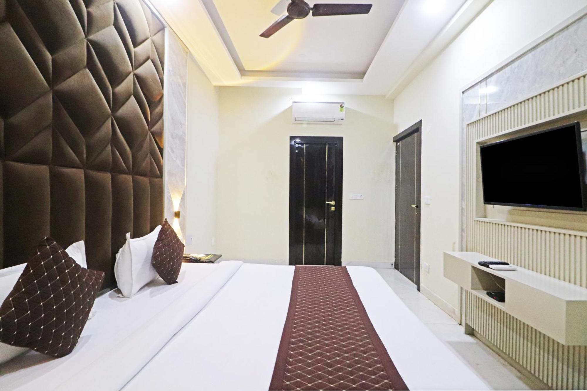 Hotel Qubic Near Igi Delhi Airport Új-Delhi Kültér fotó