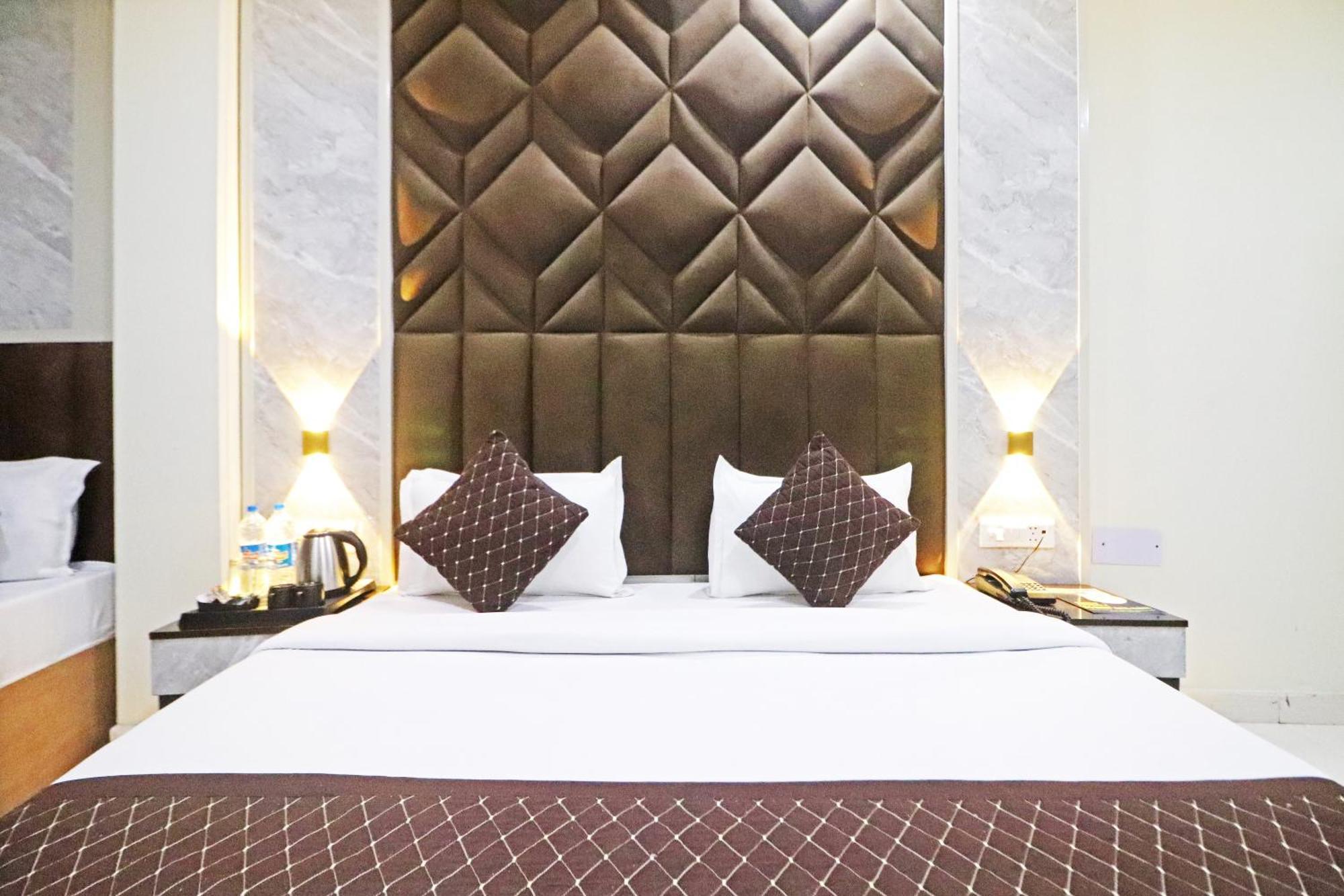 Hotel Qubic Near Igi Delhi Airport Új-Delhi Kültér fotó