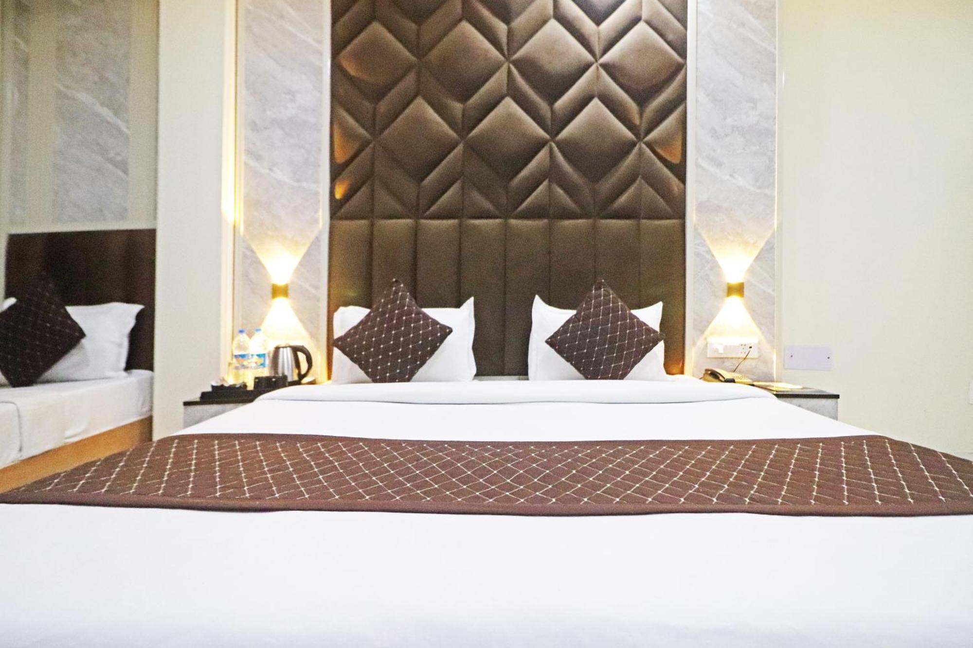Hotel Qubic Near Igi Delhi Airport Új-Delhi Kültér fotó