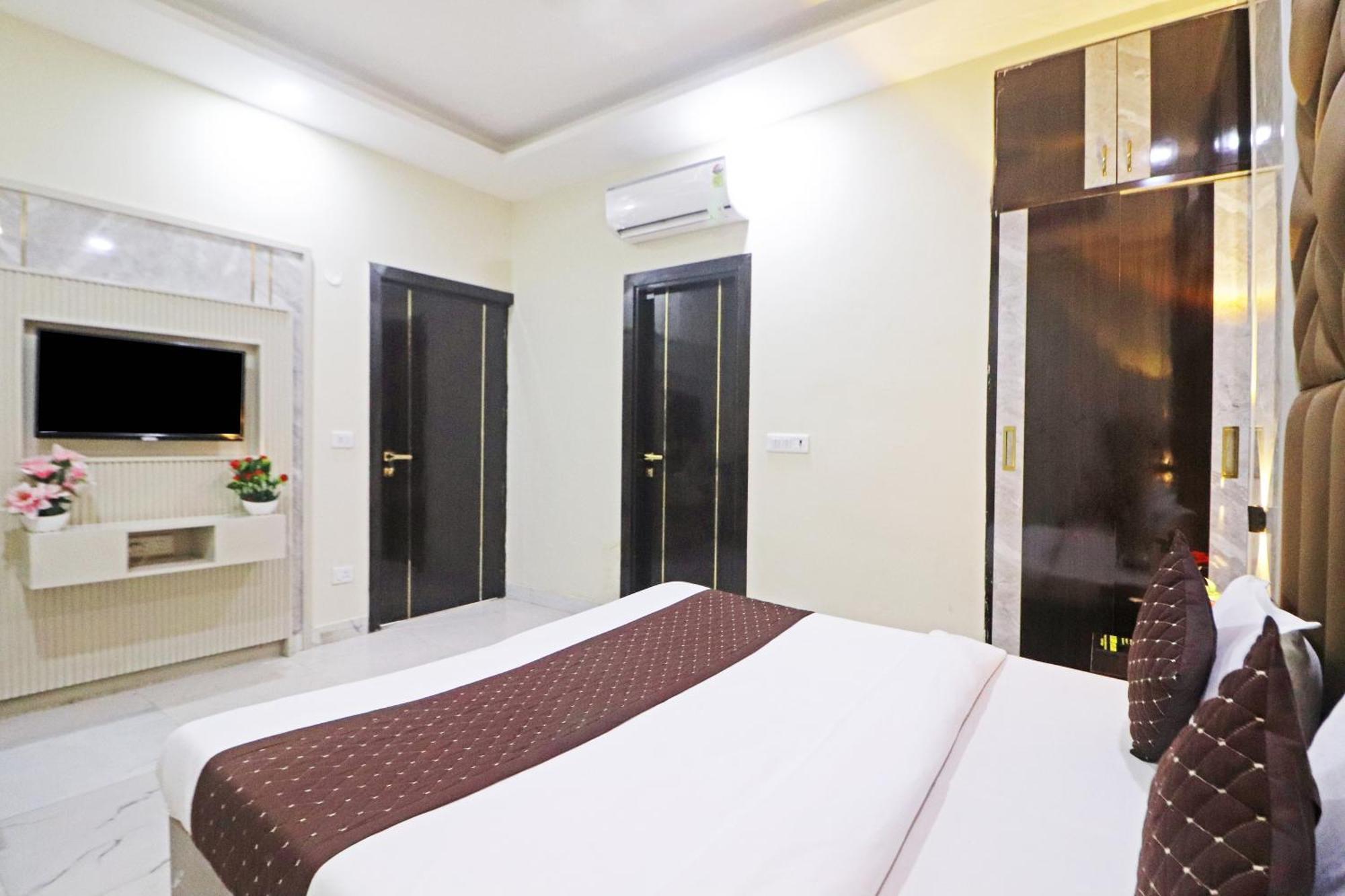 Hotel Qubic Near Igi Delhi Airport Új-Delhi Kültér fotó